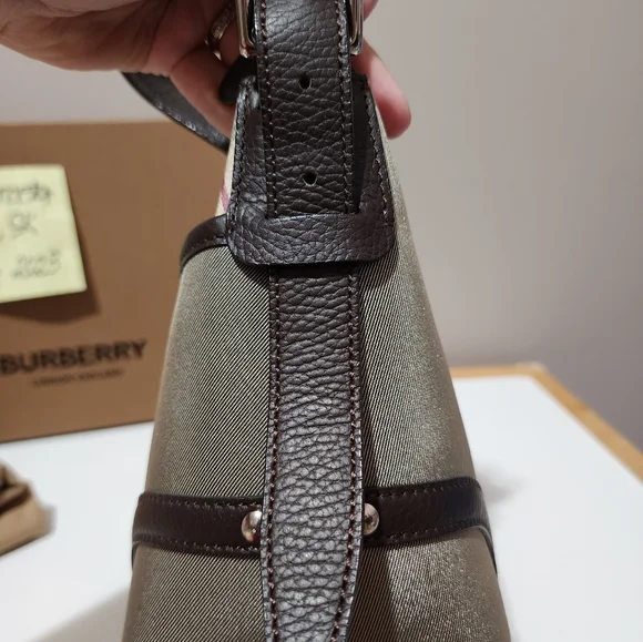 ❌️SOLD❌️Burberry Vintage Small Shoulder Bag - Picture 7 of 13